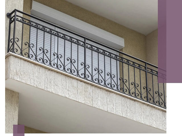 Балконные ограждения из металла и стекла в Елабуге для домов