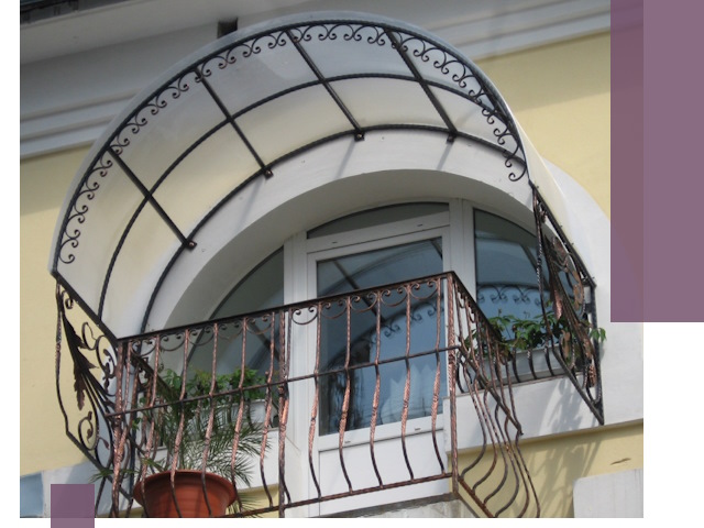 Козырьки над балконом в Елабуге — изготовление и монтаж